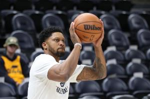 在控球和射 在控球和射