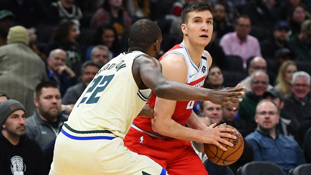 无球跑位弱 无球跑位弱